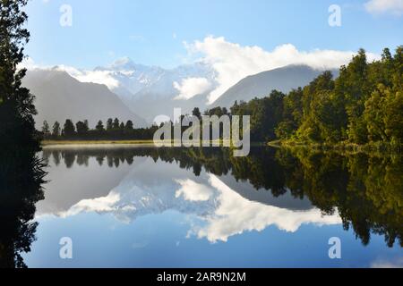 Spiegelung des Lake Matheson, Südinsel Neuseeland Stockfoto