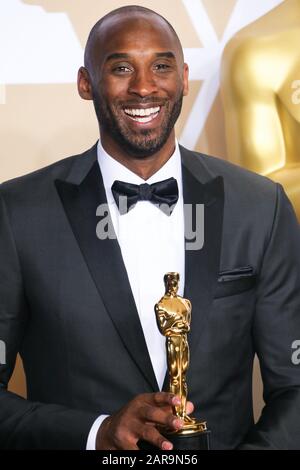 Hollywood, Los Angeles, Vereinigte Staaten. März 2018. (Akte) Kobe Bryant Stirbt Mit 41. HOLLYWOOD, LOS ANGELES, KALIFORNIEN, USA - 04. MÄRZ: Der Filmemacher/US-amerikanische Basketballspieler Kobe Bryant, Gewinner des Animierten Kurzpreises für "Dear Basketballs" posiert im Presseraum bei den 90. Annual Academy Awards, die am 4. März 2018 im Hollywood and Highland Center in Hollywood, Los Angeles, Kalifornien, Vereinigte Staaten abgehalten wurden. (Foto von David Acosta/Image Press Agency) Credit: Image Press Agency/Alamy Live News Stockfoto