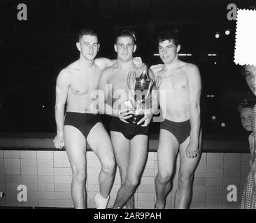 Schwimmen 200 m Freistil Herrenzeit 2.12.1 85-jähriges Jubiläum Schwimmverein az 1870 Datum: 22. Oktober 1955 Ort: Amsterdam, Noord-Holland Schlagwörter: Schwimmer Personenname: J de jong, Obelt-Cup, TH hoogvliet, w de vreng Stockfoto