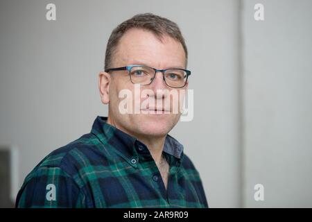 Erlangen, Deutschland. Januar 2020. Daniel Köhn, Professor für Tectonik (Geologie), ist an der Friedrich-Alexander-Universität. Köhn ist einer von vielen Wissenschaftlern, die wegen der Brexit-Entscheidung aus Großbritannien geflohen sind. Köhn lehrt und forscht heute an der Universität Erlangen-Stadt. (Zur dpa "Wollte bleiben - wie Forscher vor dem Brexit nach Bayern fliehen" vom 27.01.2020) Credit: Daniel Karmann / dpa / Alamy Live News Stockfoto