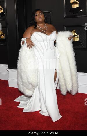 Los Angeles, CA, USA. Januar 2020. Lizzo kommt am 26. Januar 2020 im Staples Center in Los Angeles, Kalifornien, USA, auf den 62. Jährlichen Grammy Awards Red Teppich. (Foto von Sthanlee B. Mirador/Sipa USA) Kredit: SIPA USA/Alamy Live News Stockfoto