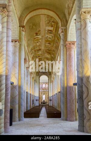 Kirchenschiff mit Deckenfresko um 1100, Abteikirche, Saint-Savin, Departement Vienne, Frankreich Stockfoto