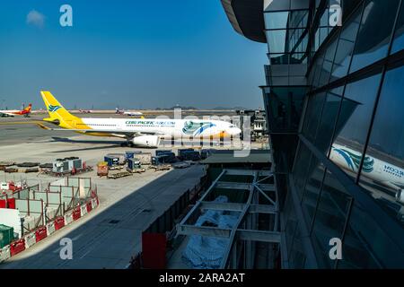 Lantau, Hongkong - 16. November 2019: Blick Auf den Flughafen auf der Landebahn Stockfoto