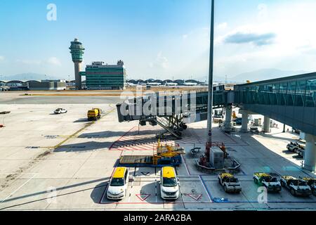 Lantau, Hongkong - 16. November 2019: Blick Auf den Flughafen auf der Landebahn Stockfoto