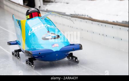 25. Januar 2020, Bayern, Schönau Am Königssee: Zweier-Bob, Frauen, künstlich vereiste Bahn am Königssee: Kaillie Humphries und Sylvia Hoffmann aus den USA im Einsatz. Foto: Sven Hoppe / dpa Stockfoto