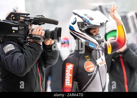 25. Januar 2020, Bayern, Schönau Am Königssee: Zweier-Bob, Frauen, künstlich vereiste Bahn am Königssee: Mariama Jamanka aus Deutschland jubelt im Ziel. Foto: Sven Hoppe / dpa Stockfoto