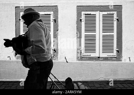 Fenster und Menschen Silhouette, Colmar, Haut Rhin, Grand EST, Frankreich, Europa Stockfoto