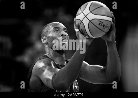 Peking, China. Januar 2020. Hubschrauberabsturz: Kobe BRYANT ist tot. Archivfoto: Kobe BRYANT, USA, Action, Spanien - USA - ESP - USA 82: 119, 82-19, Basketball-Vorrunde Gruppe B Gruppe B der Männer, - Olympische Spiele 2008 in Peking Peking Peking Peking China 16.08.2008; Olympischen Sommerspiele 2008 in Peking vom 08.08. Bis 24.08.2008 in Peking/Volksrepublik China; Weltweite Nutzung Credit: Dpa / Alamy Live News Stockfoto