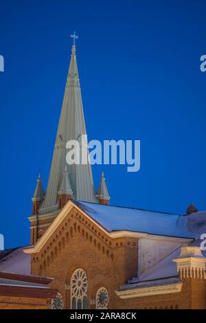 Utica, NEW YORK - 20. JANUAR 2020: Closeup View of Saint Johns Catholic Church Pinnacle, an 240 Bleecker St, Utica, NY 13501. Stockfoto