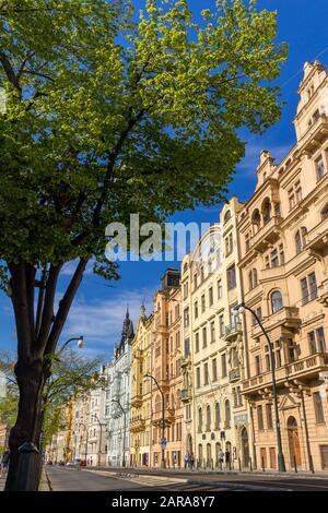 Fassaden von Jugendstilbauten an der Vltava-Flusseinmündung im Bezirk Newtown, Prag, Böhmen, Tschechien, Europa Stockfoto