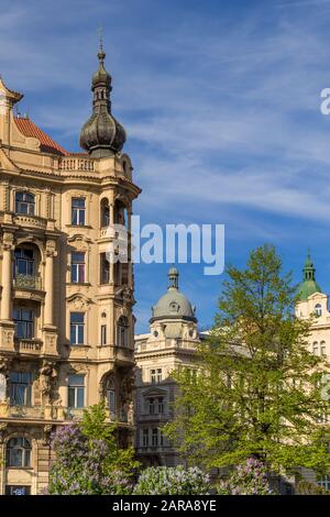 Fassaden von Jugendstilbauten in der Nähe der Moldau im Bezirk Newtown, Prag, Böhmen, Tschechien, Europa Stockfoto