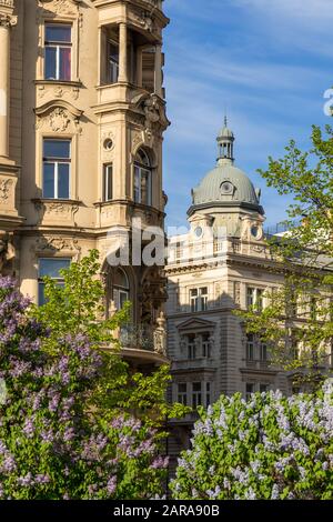 Fassaden von Jugendstilbauten in der Nähe der Moldau im Bezirk Newtown, Prag, Böhmen, Tschechien, Europa Stockfoto