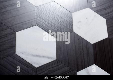 Neuer Hintergrund in strengen Schwarz-Weiß-Farben. Natursteintextur für Kunstwerke. Stockfoto