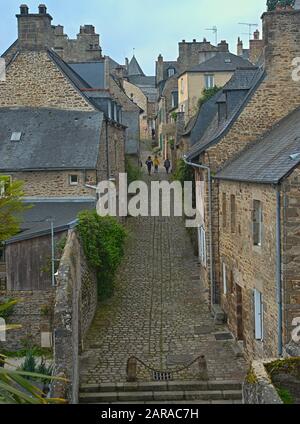 Blick von der Festung auf Dinan, Frankreich Stockfoto