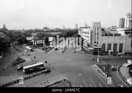 Luftaufnahme der Kreuzung, Metro Cinema Building, Art Deco Movie Theatre, Dhobi Talao, Mumbai, Maharashtra, Indien, Asien Stockfoto