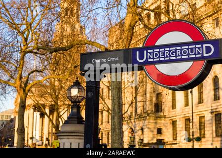 London Underground Schild am Charing Cross, London UK Stockfoto