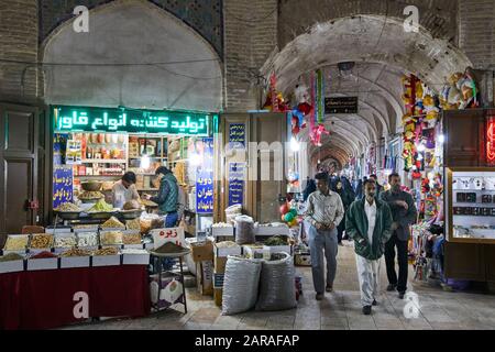 Kerman, Iran. Nov. 2017. Der Basar in der Stadt Kerman im Iran, der am 29. November 2017 aufgenommen wurde. Weltweite Nutzung Credit: Dpa / Alamy Live News Stockfoto