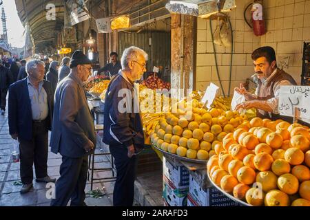 Kerman, Iran. Nov. 2017. Der Basar in der Stadt Kerman im Iran, der am 29. November 2017 aufgenommen wurde. Weltweite Nutzung Credit: Dpa / Alamy Live News Stockfoto