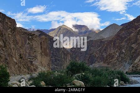 Ein Ladakhi-Tal in Der Nähe der Diskit-Turtuk-Autobahn in LEH Districk, Ladakh - Impressionen einer Reise durch die Natur von Ladakh, Indien 2019 Stockfoto