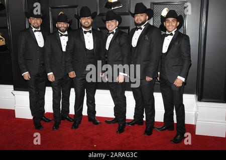 Los Angeles, CA, USA. Januar 2020. La Energia Nortena kommt am 26. Januar 2020 im Staples Center in Los Angeles, Kalifornien, USA, zum 62. Mal jährlichen Grammy Awards Red Teppich. (Foto von Sthanlee B. Mirador/Sipa USA) Kredit: SIPA USA/Alamy Live News Stockfoto