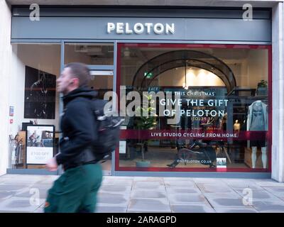 Der Zweig der Peloton Cycling Anwendung Outlet, Peloton nutzt Technologie und Design, um Kunden über Fitness über eine App zu verbinden Stockfoto