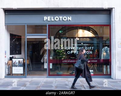 Der Zweig der Peloton Cycling Anwendung Outlet, Peloton nutzt Technologie und Design, um Kunden über Fitness über eine App zu verbinden Stockfoto