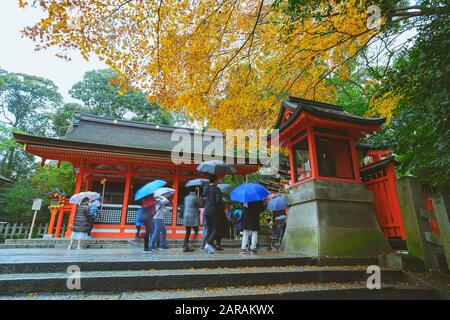 Kyoto, Japan - 17. Dezember 2019: Schöne Szene im Fushimi Inari Taisha-Schrein in Fushimi-ku, Kyoto, Japan. Stockfoto