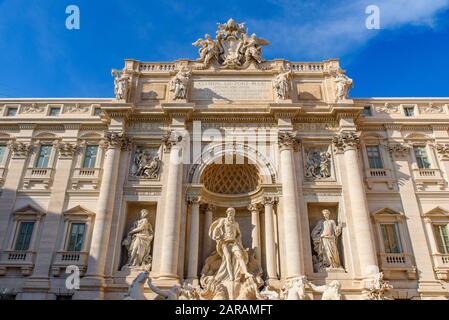 Trevi-Brunnen, einer der berühmtesten Brunnen der Welt, in Rom, Italien Stockfoto