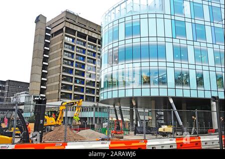 Straßenarbeiten vor dem neuen Clatterbridge Cancer Center neben dem Royal Liverpool Hospital Stockfoto