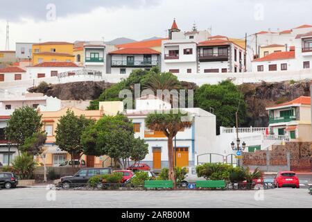 Spanien - 30. OKTOBER 2012: Blick auf die Altstadt von Candelaria auf der spanischen Insel. 2013 wurden die Kanarischen Inseln von 7,5 Millionen ausländischen Touristen besucht Stockfoto