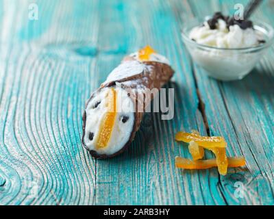 Cannolo, typisch sizilianisches Dessert Stockfoto