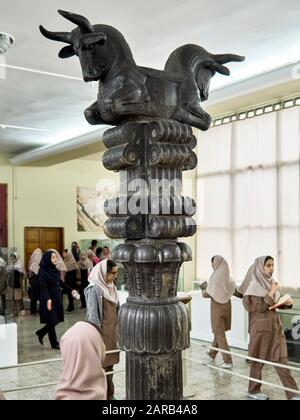 Teheran, Iran. April 2017. April 2017 gestartete Schulfahrt zum Nationalmuseum im Zentrum der iranischen Hauptstadt Teheran. Weltweite Nutzung Credit: Dpa / Alamy Live News Stockfoto