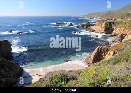 Natur in Kalifornien - Küstenlandschaft im Garrapata State Park. Monterey County. Stockfoto