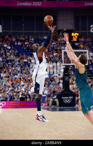 Datei: 27. Januar 2020. London, Großbritannien. August 2012. US-Basketballstar Kobe Bryant tritt im Viertelfinale des Basketballturniers bei den Olympischen Spielen 2012 in London für das Team USA gegen Australien an. Bryant zusammen mit seiner 13-jährigen Tochter Gianna wurde am Sonntag, 26. Januar 2019 bei einem Hubschrauberabsturz in Calabasas, Kalifornien, getötet Credit: Adam Stoltman/Alamy Live News Stockfoto