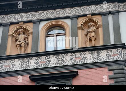 Close-up Dekoration Details der obere Teil des alten Haus Nr. 1682, dass an der Ecke Porici und Havlickova Straßen in der Neustadt von Prag, tschechische Republik. Stockfoto