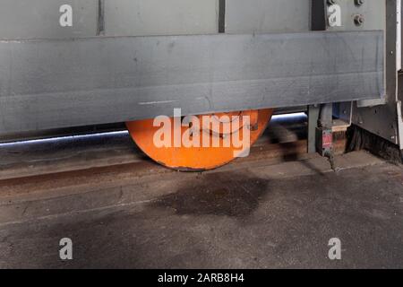 NASA-Fahrzeugmontage-Gebäude Hangar-Türräder im Kennedy Space Center in Cape Canaveral, Florida Stockfoto