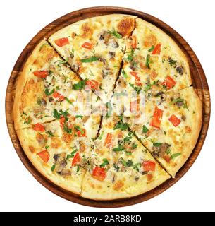 Pizza mit Mozzarella-Käse und Frischer Tomato- und Pesto-Sauce. Garniert mit Getrocknetem Tomato. Stockfoto