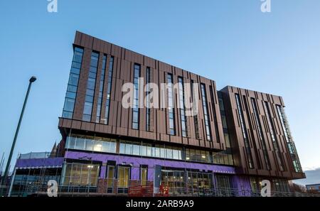 Sonnenaufgang über dem neuen Nottingham College City Hub auf der Südseite von Nottingham City, Nottinghamshire England UK Stockfoto