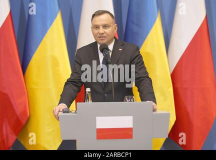 Oswiecim, Polen. Januar 2020. Erklärungen des Präsidenten der Republik Polen Andrzej Duda und des Präsidenten der Ukraine Wolodymyr-Zelensky für die Medien. 75. Jahrestag der Befreiung von Auschwitz und des Holocaust-Gedenktages. Das größte deutsche NS-Konzentrations- und Vernichtungslager KL Auschwitz-Birkenau wurde am 27. Januar 1945 von der Roten Armee befreit. Credit: Damian Klamka/ZUMA Wire/Alamy Live News Stockfoto