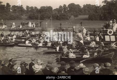 Jam of Punts und Ruderboote - River Cam Regatta, Cambridge Stockfoto