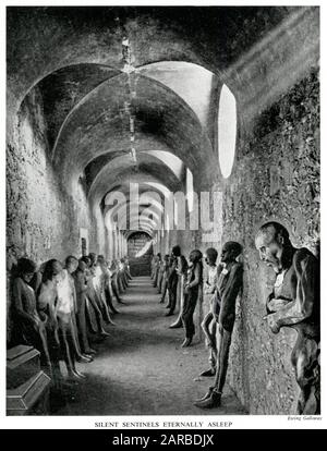 Mumien in den Katakomben der Silbergräberstadt Santa Fe de Guanajuato, Zentralmexiko. Sie starben 1833 bei einem Cholera-Ausbruch. Stockfoto