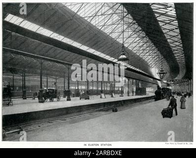 Vom Bahnhof Euston, London, Blick vom Bahnsteig. Stockfoto