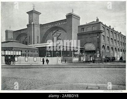 Außenansicht des King's Cross Railway Station Gebäudes, London. Stockfoto