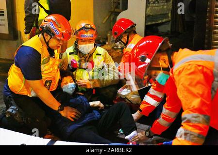 Hongkong. Januar 2020. Protestierende und Einheimische feiern den 4. Jahrestag der sogenannten Fischballrevolution im Bezirk Mongkok. Kredit: Gonzales Foto/Alamy Live News Stockfoto