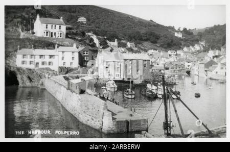 Boote im Hafen von Polperro, Cornwall Stockfoto