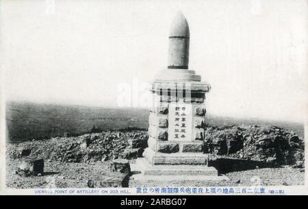 Japanisches Denkmal auf dem Gipfel des 203 Hill, hoch oben im Bezirk Lushunkou, in Dalian City, Provinz Liaoning, China - Schauplatz blutiger Kämpfe zwischen japanischen und russischen Streitkräften während des russisch-japanischen Krieges. Stockfoto