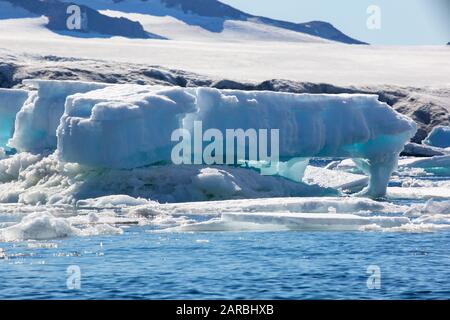Schmelzenden Eisbergs aufgrund der globalen Erwärmung im südlichen Atlantik, Antarktis Stockfoto