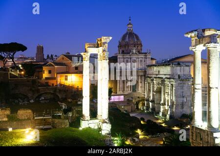 ROM, Italien - 1. Januar 2020: Blick auf das Forum Romanum, Rom, Latium, Italien Stockfoto