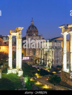 ROM, Italien - 1. Januar 2020: Blick auf das Forum Romanum, Rom, Latium, Italien Stockfoto