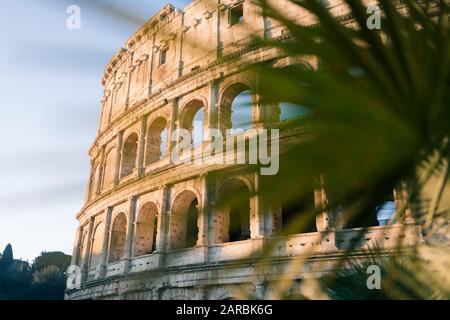 ROM, Italien - 2. Januar 2020: Das Kolosseum in Rom, Italien Stockfoto